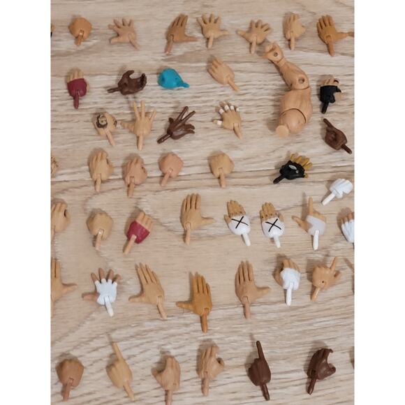 Huge Lot Of 93 WWE Mattel Elite, Jakks Pacific Hands And Arms Pre-owned Loose - Picture 3 of 4